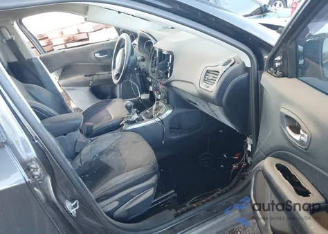 2018 Jeep Compass Altitude 4X4 z USA, uszkodzony, nr VIN 3C4NJDBBXJT453992